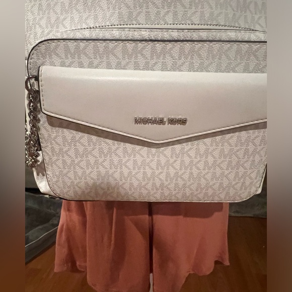 NWOT Michael kors 2 in 1 back pack with detachable card case! - Picture 9 of 12